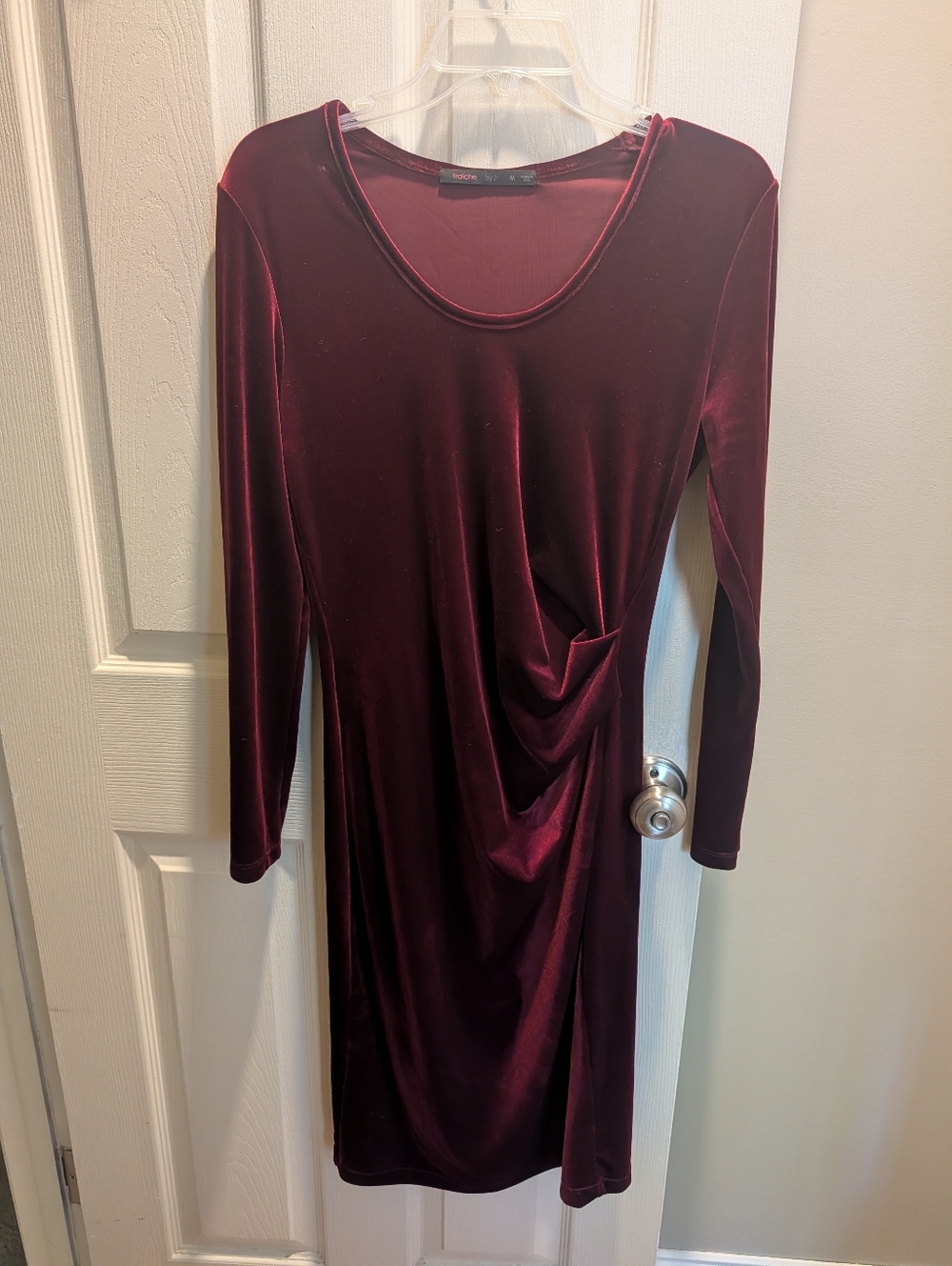 Long-Sleeve Velvet Sheath Dress in Burgundy